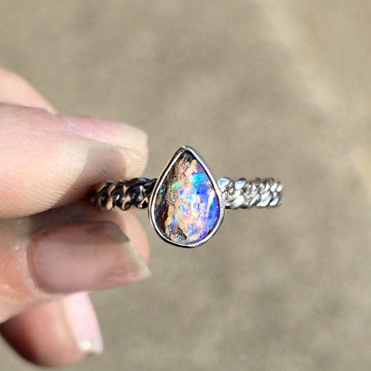 Flaw**Pipe Opal Curb Chain Ring size 8
